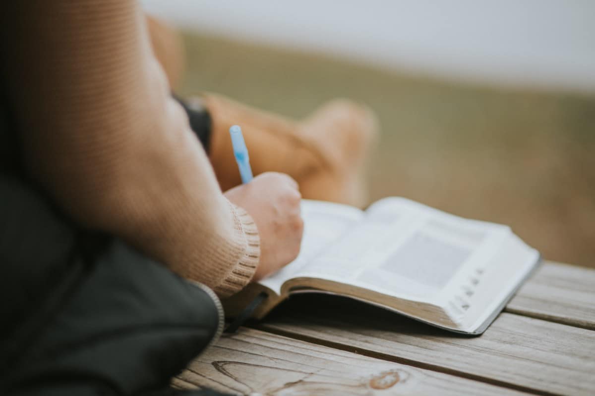 How to Study a Book of the Bible: 5 Step Guide With Examples